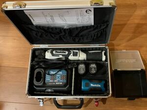 マキタ makita TD022D 充電式ペンインパクトドライバー 本体+充電器DC07SB+ケース+懐中電灯ML704 純正バッテリー2個　