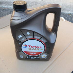 TOTAL　QUARTZ5000　15W40　鉱物油　5Lボトル