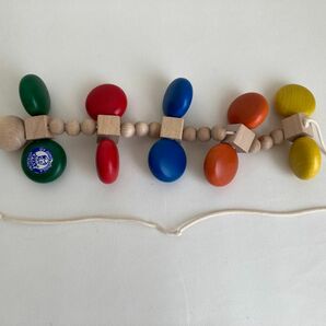 木のおもちゃ　知育玩具　ユシラ社　カラームカデ　プルトーイ 引くおもちゃ　木製玩具
