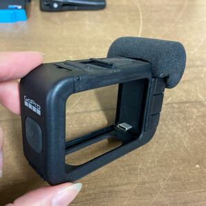 UTs287 【通電OK】 GoPro HERO10 Black アクションカメラ ウェアラブルカメラ 備品セット バッテリー3つ付き 現状品の画像6