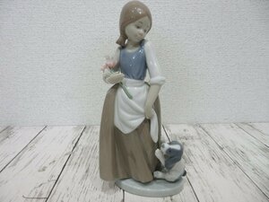 mae リヤドロ LLADRO 花束を持つ女性と子犬 フィギュリン 陶器 置物 Nao ナオ　高さ約22.7ｃｍ 【星見】