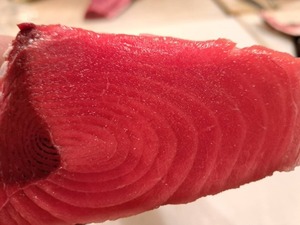 ★厳選！「本鮪赤身(ホンマグロ)天身冊」約1kg 地中海産養殖本マグロの背と腹下の天身です！地中海養殖ですので鮮度はバッチリです！