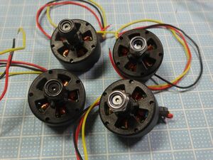 【２ペア４個】小型ブラシレスモーター CW/CCW 外径25mm/22g/1880kv【送料140円～】001