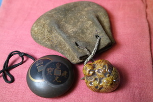 .. thing netsuke manju wooden . thing 2 point leather sack inspection Edo old coin . rare article rare antique objet d'art era 