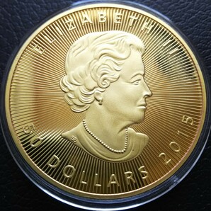 メープルリーフ 金貨 2015年 カナダ 大型金貨 エリザベス2世 美品 古銭 メイプルリーフ 金貨 ゴールド コイン 収納ケース付き の画像2