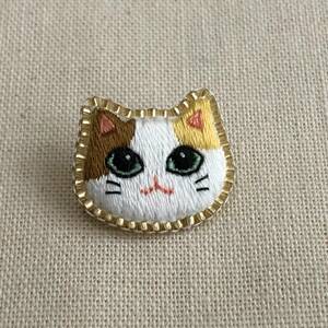 猫の小さな刺繍ブローチ2