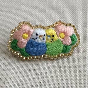 セキセイインコの刺繍ミニブローチ