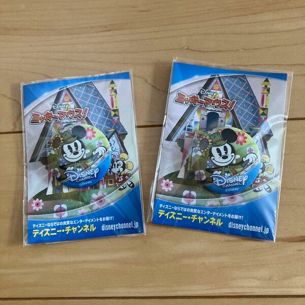 ミッキーマウス　缶バッジ　2個