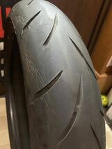 中古MCタイヤ BRIDGESTONE BATTLAX S21 120/70ZR17 ブリヂストン バトラックス ハイパースポーツ 120 70 17 2217 K4286_画像3