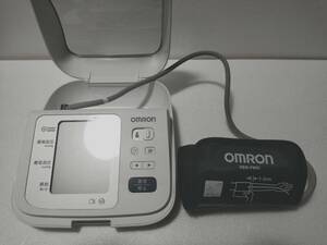 オムロン 上腕式血圧計 HEM-8731A-ND