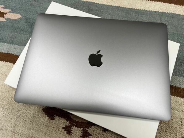 Apple MacBook Air 13-inch 256gb Intel Core i5 Retina 2020年製