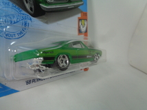 USカード　★　'68 PLYMOUTH BARRACUDA FORMULA S　★　MUSCLE MANIA　★　モパー　★　プリムス バラクータ_画像4