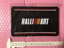 送料無料!　値下げ、珍品　ラリーアート　RALLI///ART ロゴ　滑り止めマット　パジェロ　デリカ　アウトランダー　コルト　ランエボ_画像1