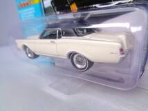 ◆JOHNNY LIGHTNING　ジョニーライトニング　1/64　1969 Lincoln Continental Mark Ⅲ　Wimbledon White　リンカーン コンチネンタル_画像3