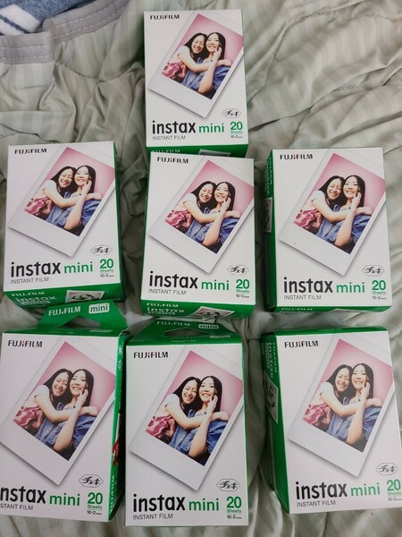 140枚セット　FUJIFILM インスタントカメラ チェキ用フィルム 　INSTAX MINI 20