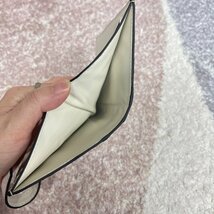 美品　ヒマラヤホワイト　高級革財布　小型財布　クロコダイルレザー　本物鰐革　腹革　メンズ財布　二つ折り　収納便利　革財布_画像6