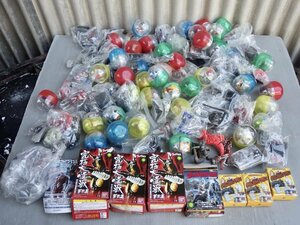 まとめ売り！ウルトラマンのフィギュア、マスコット、食玩など大量おまとめ品！〈A〉ガシャポン/究極大怪獣/ウルトラ怪獣名鑑ほか