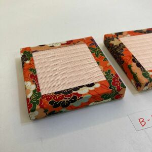 柿色鮮やかな生地の飾り畳台2ケ組　畳はピンクの和紙メセキ B-2