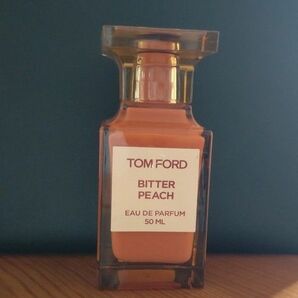 トムフォード　ビターピーチ　 香水