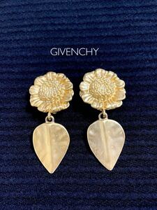  beautiful goods *GIVENCHYji van si. Mukou . flower leaf swing earrings matted Gold color Vintage 