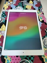 【中古】au iPad MYMJ2J/A（第８世代） メモリ32GB SIMロック解除済 ①_画像2