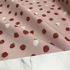 日本製 3m イチゴ柄 ① くすみピンク シーチング 生地 ハギレの画像5