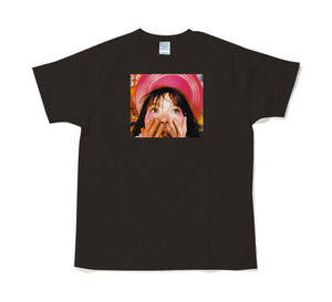 ビョーク Bjork アイスランド 歌姫 驚き Tシャツ 新品　送料込　男女兼用　ユニセックス　サイズ豊富　SからXXL選べる ブラック