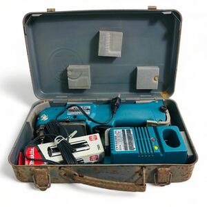 ★☆マキタ makita 10mm 電池アングルドリル DA3000D 正逆転両用 充電式 コードレス 電気 電動 工具 道具 動作確認済み C☆★