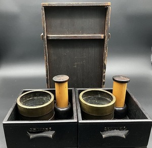 □ 煙草盆 真鍮製 灰落し煙管 煙草道具 箱サイズ(約)：高さ34㎝ 横：約20㎝ 奥行：約20㎝ コレクター放出品 □