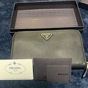 PRADA 長財布 プラダ ラウンドファスナー サフィアーノレザー 黒 ブラック 三角プレート