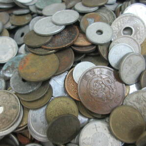 S【委①/5-14】 古銭 約10キロ 大量まとめて 銅銭 白銅貨 黄銅貨 アルミ銭 / 雑銭 日本 硬貨 貨幣 の画像9