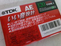 N-742【5-20】◎2 電気店在庫品 カセットテープ29点まとめて TDK・AE120分×21点 AXIA・A120分×8点 什器 ラック 2点付き 未使用長期保管品_画像7