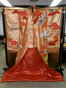 N-762[5-23]*15 wedding .. colorful wedding kimono gold color ground . bird kimono .... silk bride .. Japanese clothes wedding wedding 