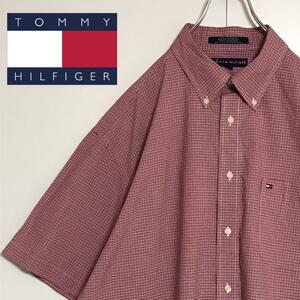 【美品】トミーヒルフィガー ロゴ入り半袖シャツ　美品　赤チェックA1093