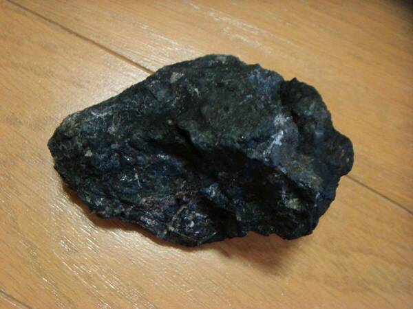 稀少 チェコ産　ピッチブレンド 　高品質　原石 ラジウム鉱石