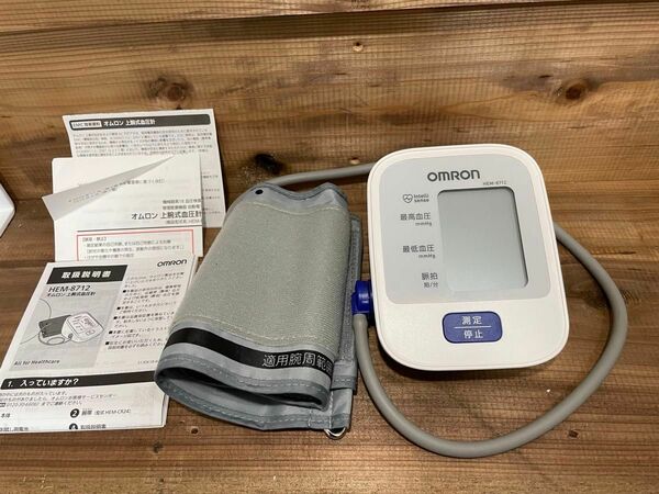 オムロン HEM-8712 上腕式血圧計 OMRON 血圧計　