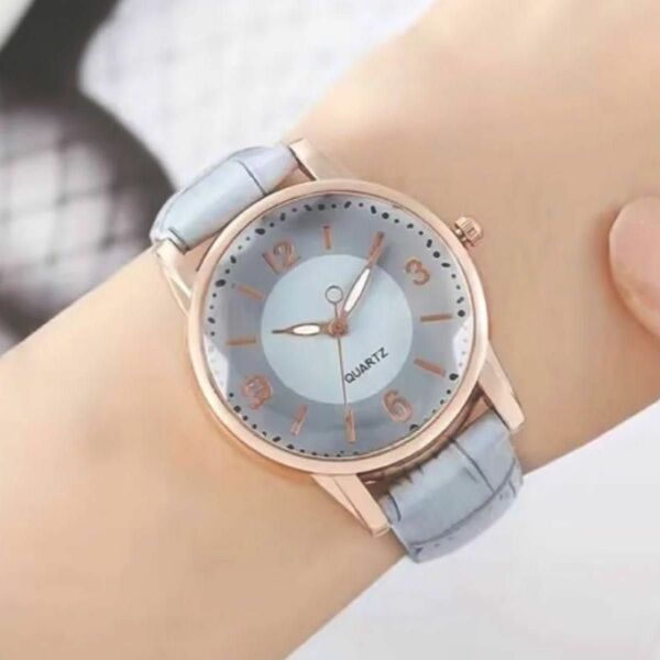 新品未使用　シンプルレディース腕時計 クォーツ　大人可愛い　フェミニン　きれいめ　高見え　清楚系　水色　ライトブルー　空色　上品