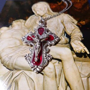 美しいイエス・キリストの十字架ロザリオクロスペンダントデコラティブワインエナメルお守りネックレス