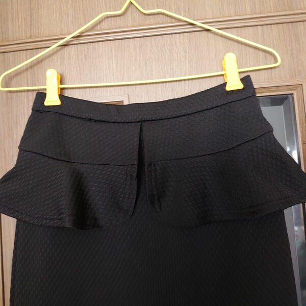 ペプラム付き可愛いミニスカート 黒 ブラック ストレッチ