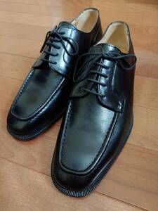 BARNEYS NEWYORK バーニーズニューヨーク 黒革靴 メンズシューズ サイズ40 1/2　25cm～25.5㎝相当 イタリア製 Made in Italy　 