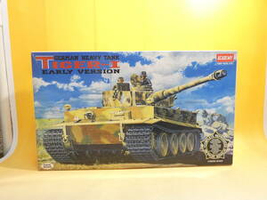 【中古】ACADEMY　アカデミー　1/35　TIGER-1　EARLY VERSION　タイガー　未組立品　難あり　J5　S136