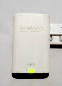 SANYO サンヨー eneloop エネループ 電池充電器 NC-TGN01 通電確認済み エコ 電池2本おまけ付き　中古