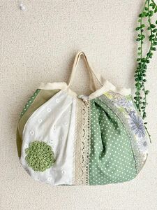 グリーン系パッチワーク風&ドイリー＊ミニグラニーバッグDカン付＊刺繍生地＊ハンドメイド＊