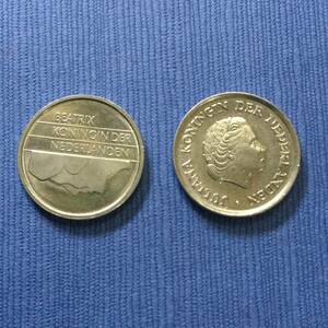 オランダ硬貨25セントコイン1980年ユリアナ女王(デザイン最後の年)と1998年ベアトリクス女王