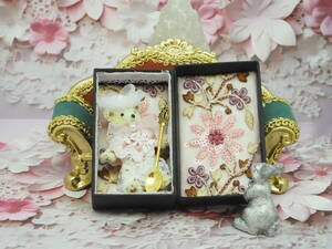 [ small ... lady`s ] boxed molding doll 