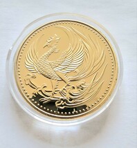 日本古銭 記念メダル 鳳凰 菊の御紋 天皇陛下御即位記念 大型金貨　4_画像2