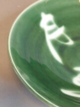 古民具　台座の高いお皿　緑の釉薬　雪月花　直径約２２ｃｍ_画像9