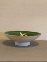 古民具　台座の高いお皿　緑の釉薬　雪月花　直径約２２ｃｍ_画像3