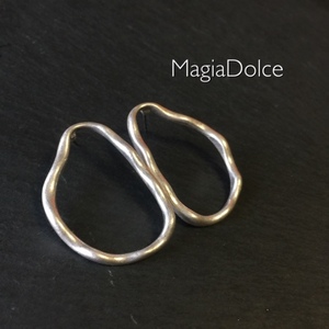 送料無料*MagiaDolce 5385●変形フープピアス シルバーピアス silver シンプルピアス 変形フープピアス シルバーフープピアス