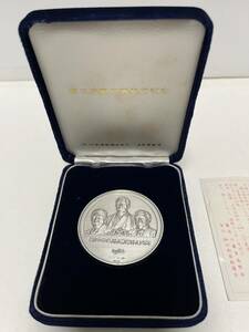 新日本銀行券発行記念純銀メダル, 純銀 SV1000 1984年 直径5.5cm 重量122g